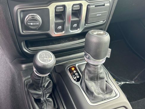 Certified 2025 Jeep Wrangler Sport AWD/4WD image 11