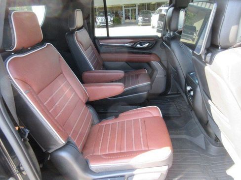 Used 2023 GMC Yukon XL Denali Ultimate AWD/4WD image 14