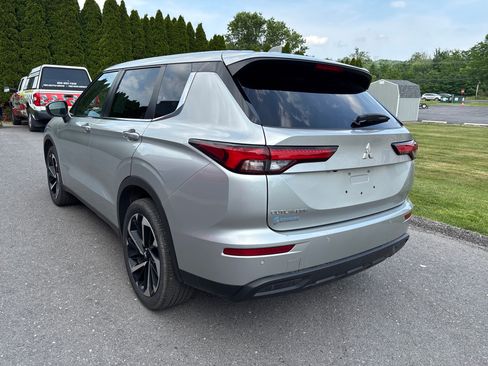 Used 2022 Mitsubishi Outlander ES AWD/4WD image 5