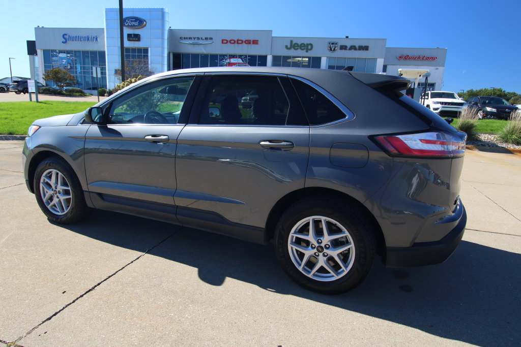 Used 2024 Ford Edge SEL AWD/4WD image 16