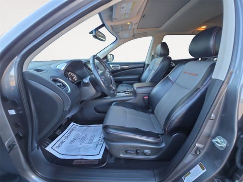 Used 2020 Nissan Pathfinder SL image 9