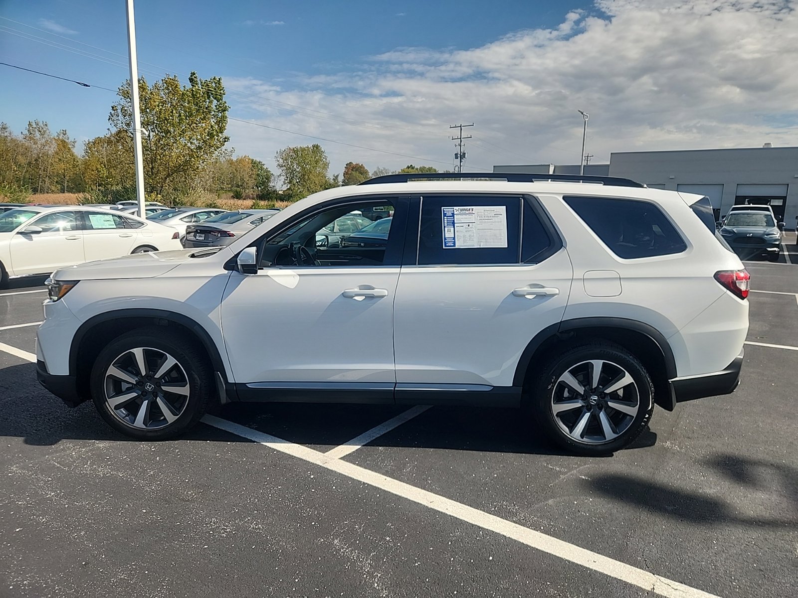 Used 2025 Honda Pilot Touring image 6