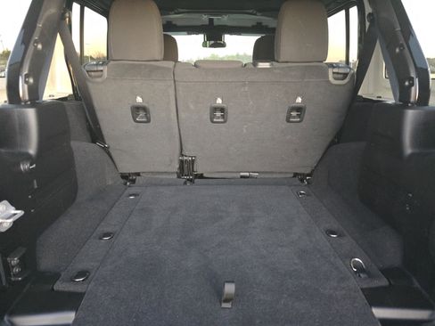 Used 2021 Jeep Wrangler Unlimited Islander image 9