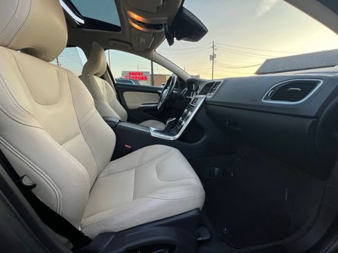 Used 2018 Volvo S60 T5 Inscription Platinum w/ Climate Package image 28