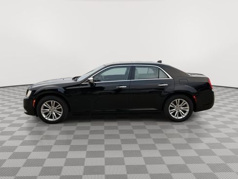 Used 2016 Chrysler 300 C image 4