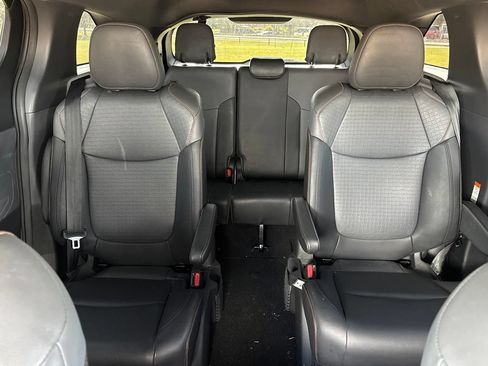 Used 2021 Toyota Sienna XSE FWD image 10
