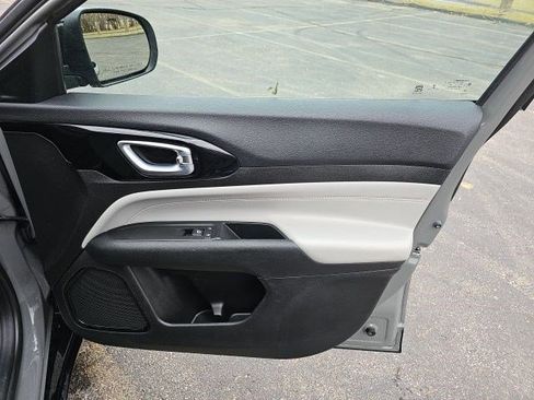 Used 2022 Jeep Compass Limited w/ Elite Group image 15