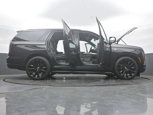 Certified 2026 Cadillac Escalade Platinum Sport w/ LPO, ONYX Package AWD/4WD image 61