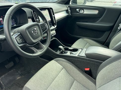 Certified 2025 Volvo XC40 B5 Core image 14