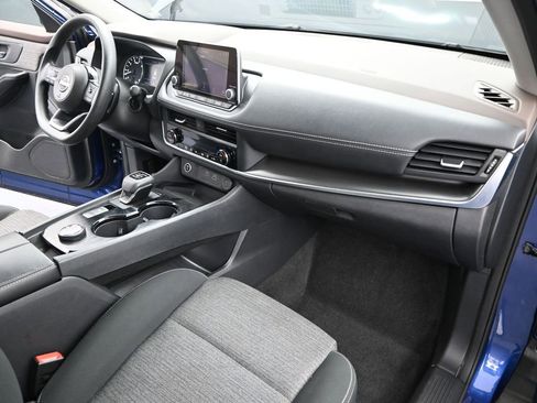 Used 2023 Nissan Rogue SV image 23