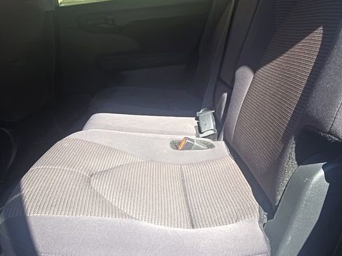 Used 2025 Toyota Highlander LE FWD image 4
