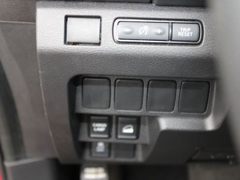 Used 2024 Nissan Frontier SV image 24