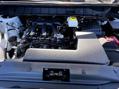 New 2025 Nissan Pathfinder Platinum image 16