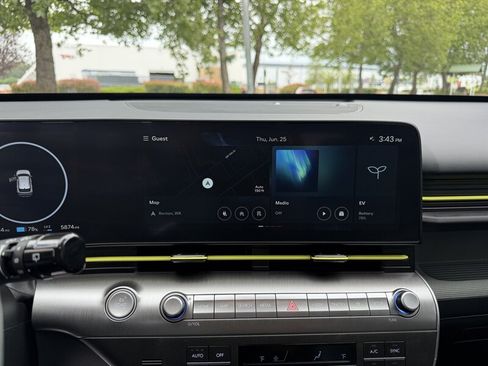 Used 2024 Hyundai Kona Limited FWD image 13
