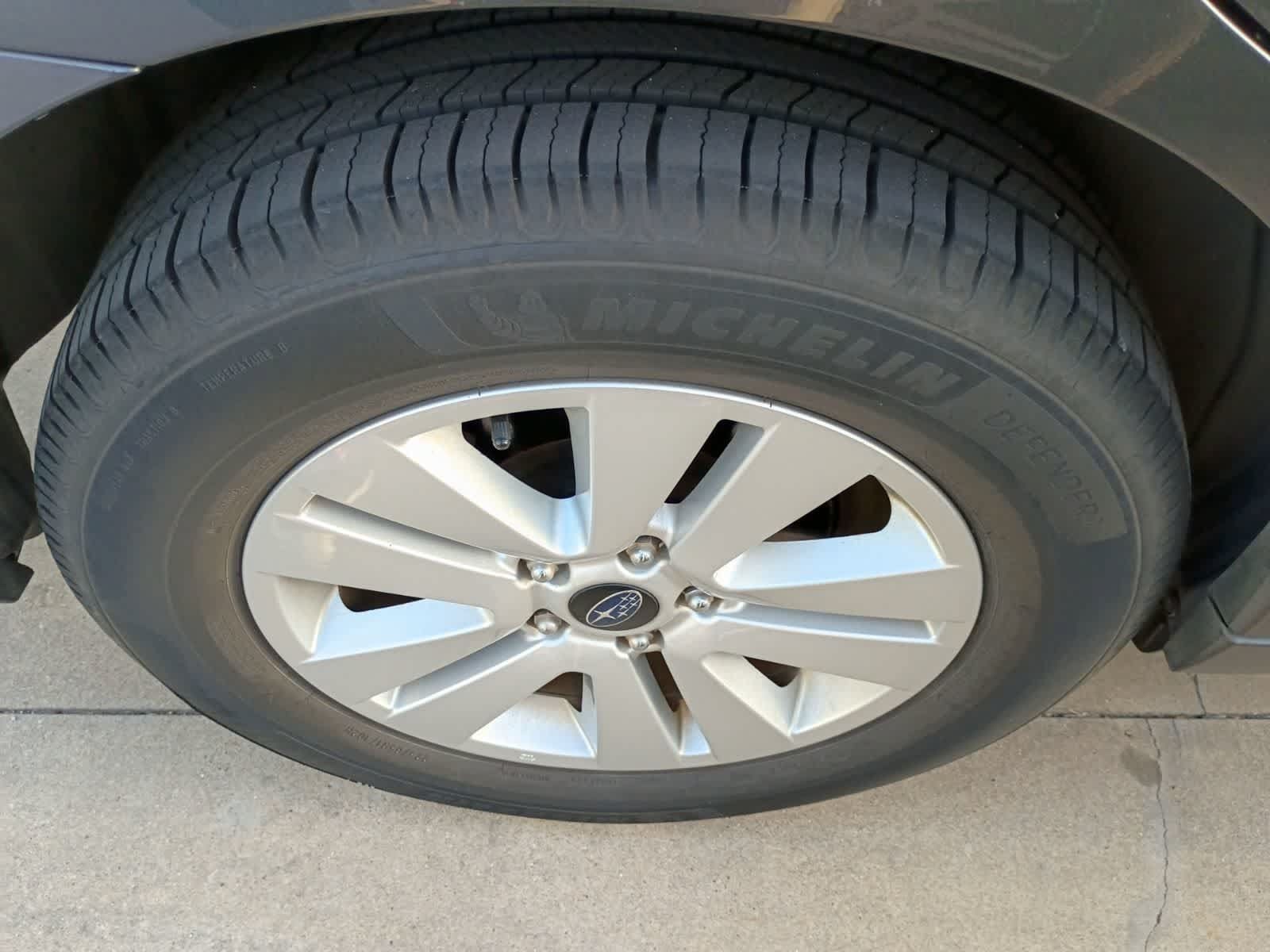 Used 2016 Subaru Outback 2.5i Premium AWD/4WD image 8