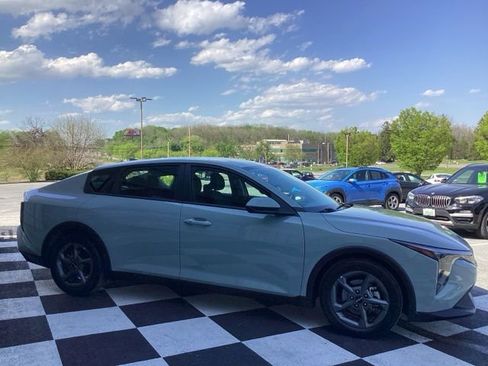 Used 2025 Kia K4 LXS image 5