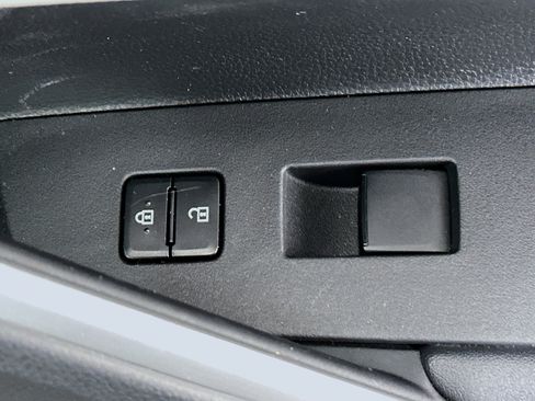 Used 2023 Toyota Corolla Cross L image 28