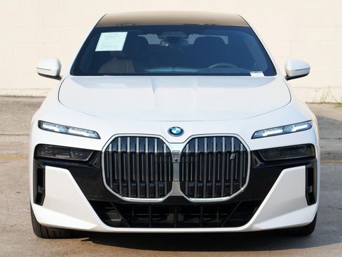 Used 2023 BMW i7 xDrive60 w/ Executive Package 2 AWD/4WD image 62