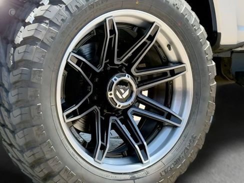 Used 2023 Ford F250 Lariat w/ Chrome Package AWD/4WD image 12