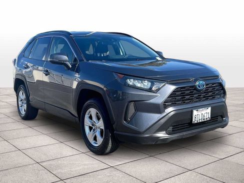 Used 2021 Toyota RAV4 LE AWD/4WD image 2