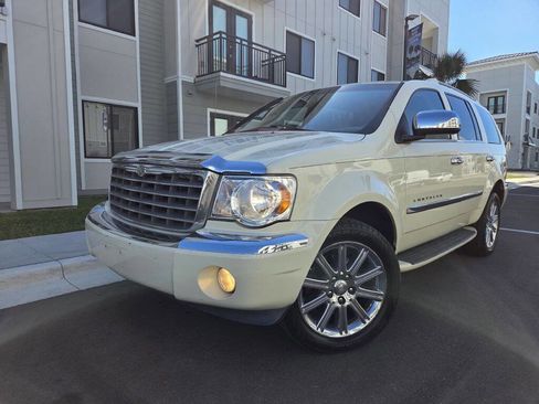 Used 2007 Chrysler Aspen Limited image 1