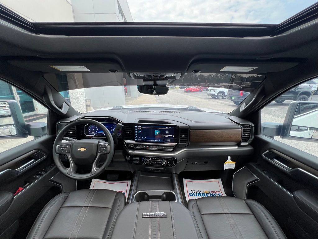 Used 2025 Chevrolet Silverado 2500 High Country w/ Technology Package AWD/4WD image 15