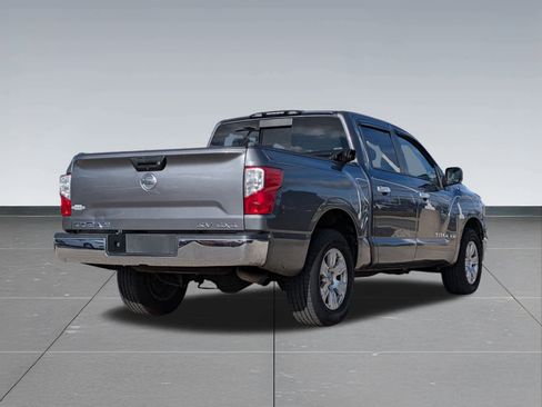 Used 2018 Nissan Titan SV image 6