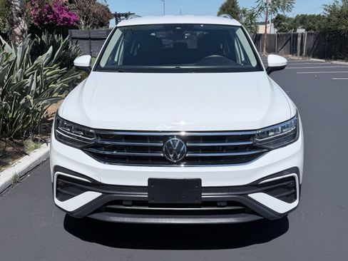Used 2024 Volkswagen Tiguan SE AWD/4WD image 4