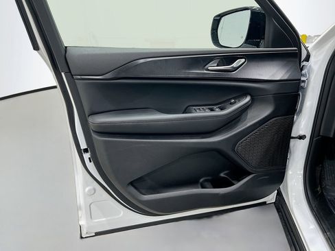 New 2025 Jeep Grand Cherokee L Laredo image 17