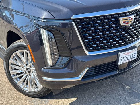 Used 2025 Cadillac Escalade Premium Luxury AWD/4WD image 3