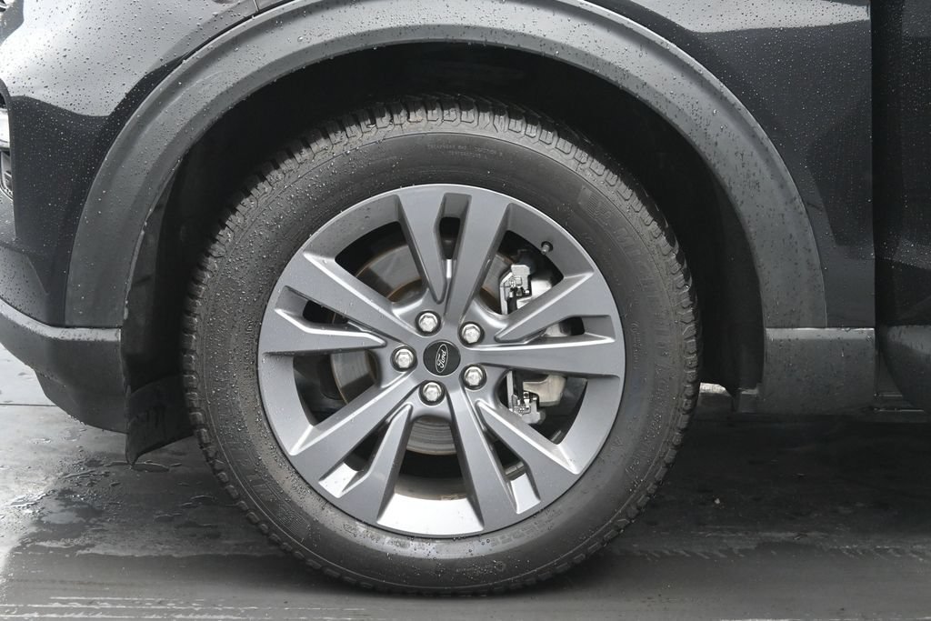 Used 2022 Ford Explorer XLT w/ Equipment Group 202A AWD/4WD image 32