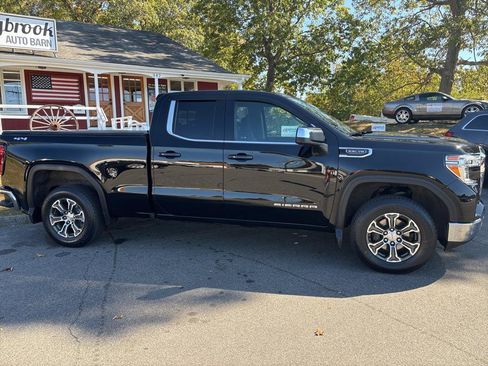 Used 2020 GMC Sierra 1500 SLE w/ SLE Value Package image 2