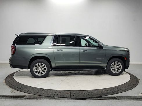 Used 2023 Chevrolet Suburban Premier image 8