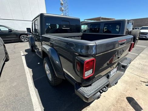 Used 2022 Jeep Gladiator Sport image 6