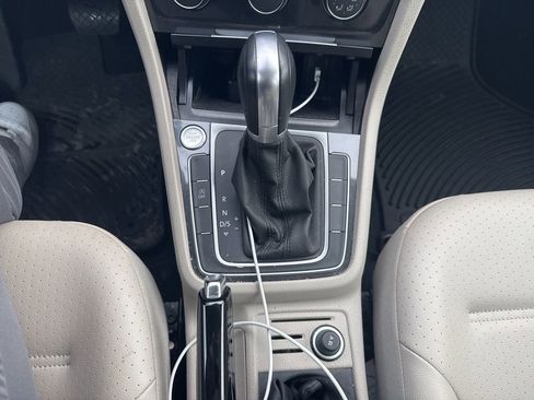 Used 2019 Volkswagen Golf SE w/ Driver Assistance Package image 19