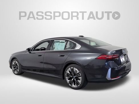 Used 2025 BMW 530i xDrive w/ Premium Package AWD/4WD image 3