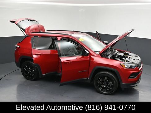 Used 2025 Jeep Compass Latitude w/ Altitude Special Edition AWD/4WD image 31