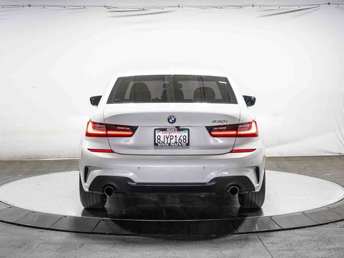 Used 2019 BMW 330i Sedan w/ M Sport Package RWD image 3