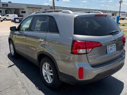 Used 2015 Kia Sorento LX AWD/4WD image 4