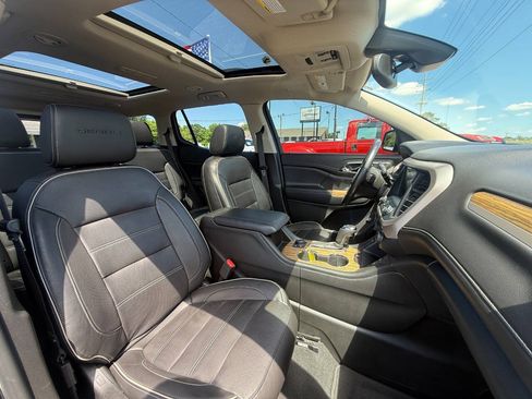 Used 2019 GMC Acadia Denali w/ Technology Package FWD image 8