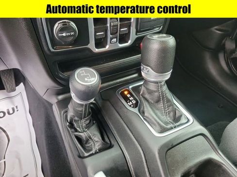 Used 2024 Jeep Wrangler Unlimited Sahara AWD/4WD image 18