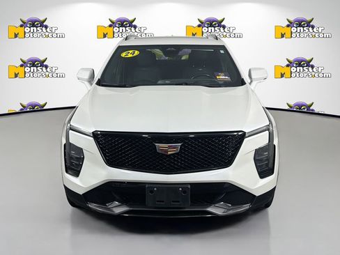 Used 2024 Cadillac XT4 Sport w/ Technology Package image 2