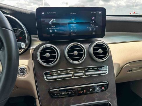 Used 2020 Mercedes-Benz GLC 300 image 32