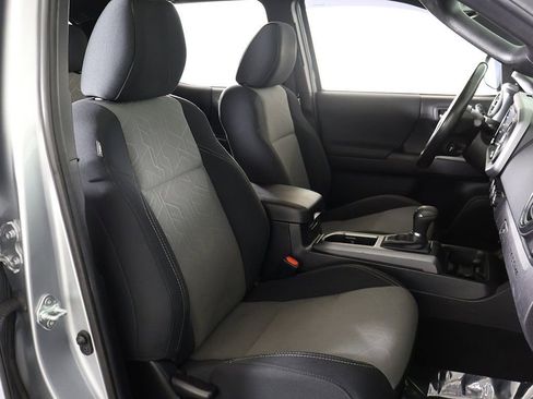 Used 2022 Toyota Tacoma TRD Sport w/ Technology Package image 27