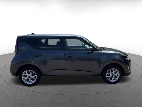 Used 2025 Kia Soul LX w/ LX Technology Package FWD image 16