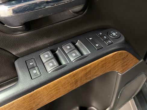 Used 2018 Chevrolet Silverado 1500 LTZ image 29