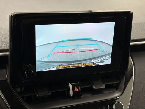 Used 2025 Toyota Corolla Cross LE FWD image 19