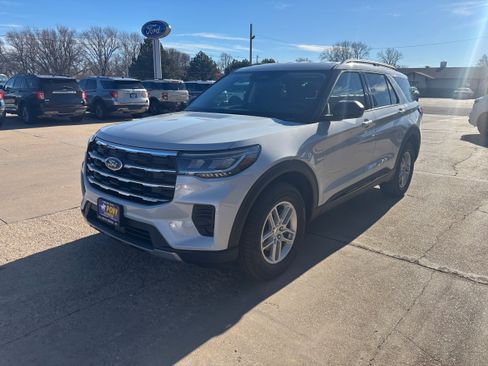 New 2026 Ford Explorer Active image 7