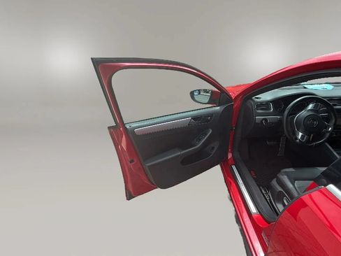 Used 2012 Volkswagen Jetta GLI FWD image 3