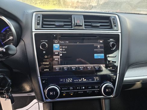 Used 2018 Subaru Outback 2.5i Premium image 15